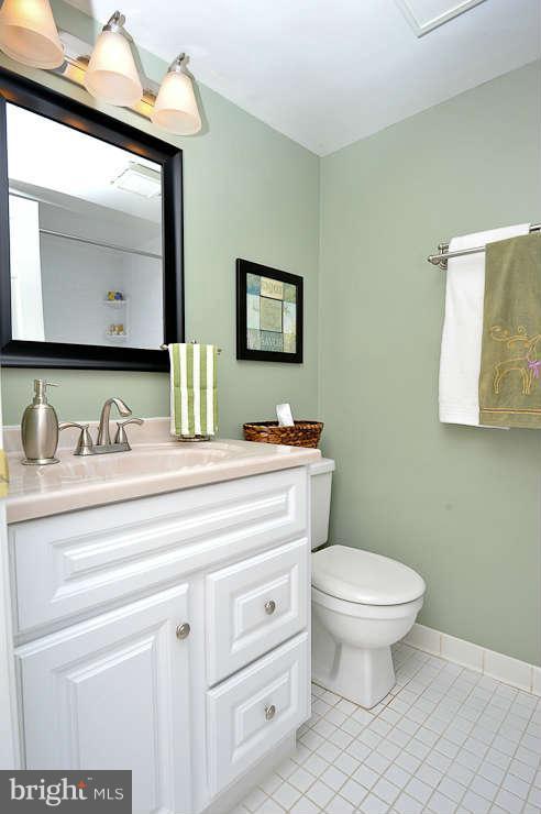 8901 Spur Road Springfield, VA 22153 - Photo 25 of 30 a bathroom with a toilet sink and mirror
