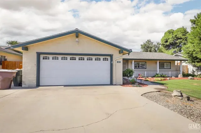 $2,500 | 1807 East Sonora Avenue, Tulare, CA 93274