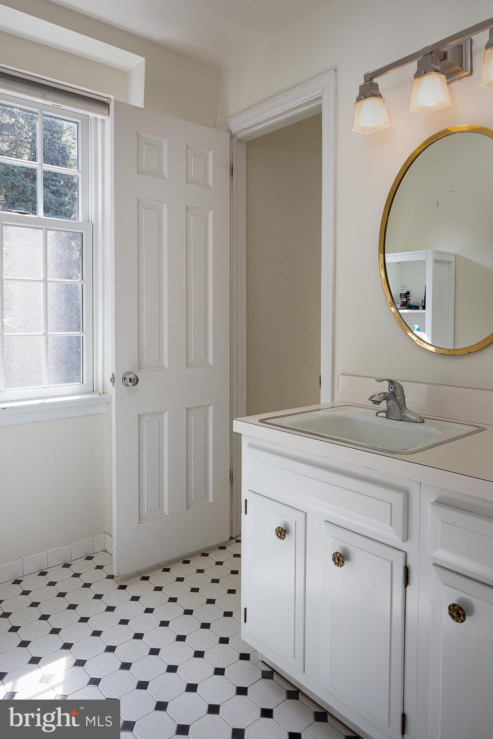 2 Chatham Place Wallingford, PA 19086 - Photo 22 of 37 Master bath