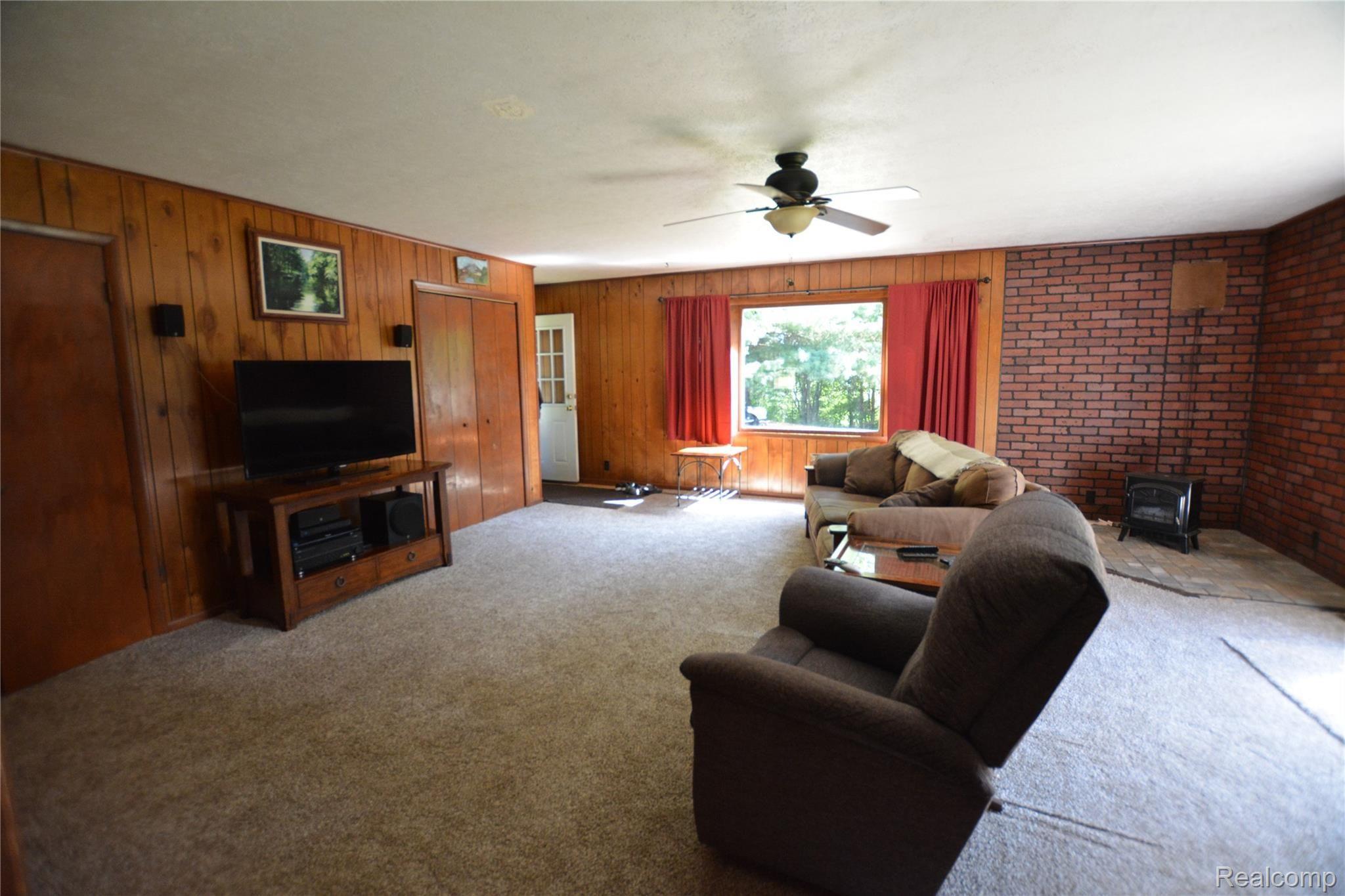 10915 South New Lothrop Road Durand, MI 48429 - Photo 12 of 28 DSC_0167.JPG