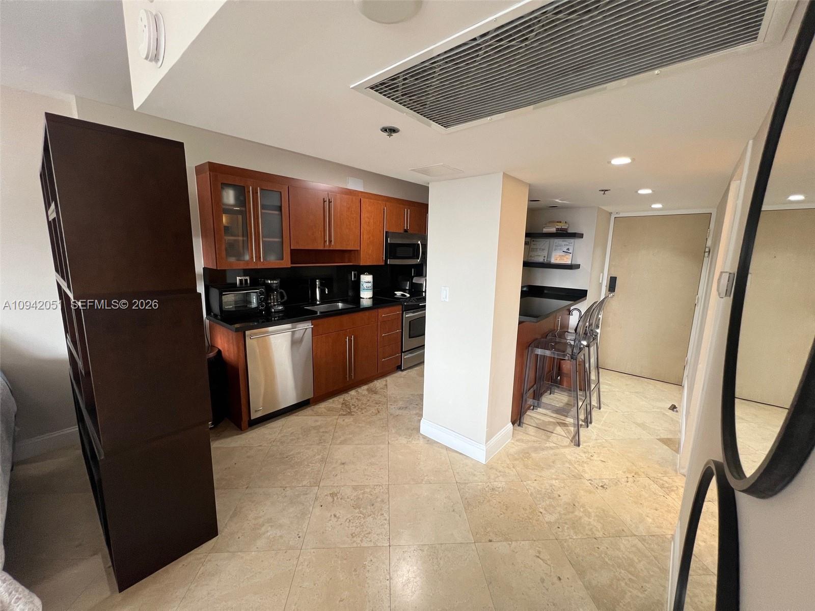 100 Lincoln Road, Unit 716 Miami Beach, FL 33139 - Photo 6 of 40