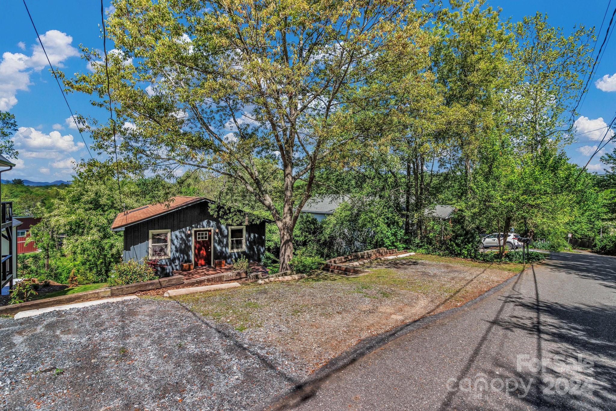 24 Winding Road Asheville, NC 28803 - Photo 10 of 37 Gallery Image 10