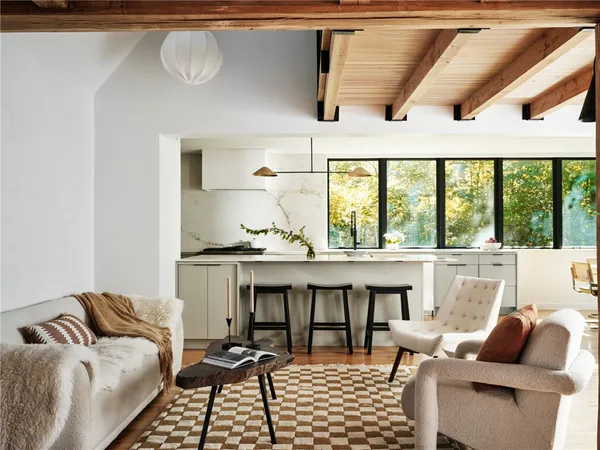 $1,400,000 | 296 Stony Hollow Road, Tiverton, RI 02878