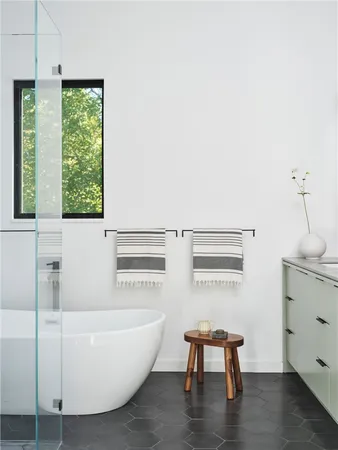 $1,400,000 | 296 Stony Hollow Road, Tiverton, RI 02878