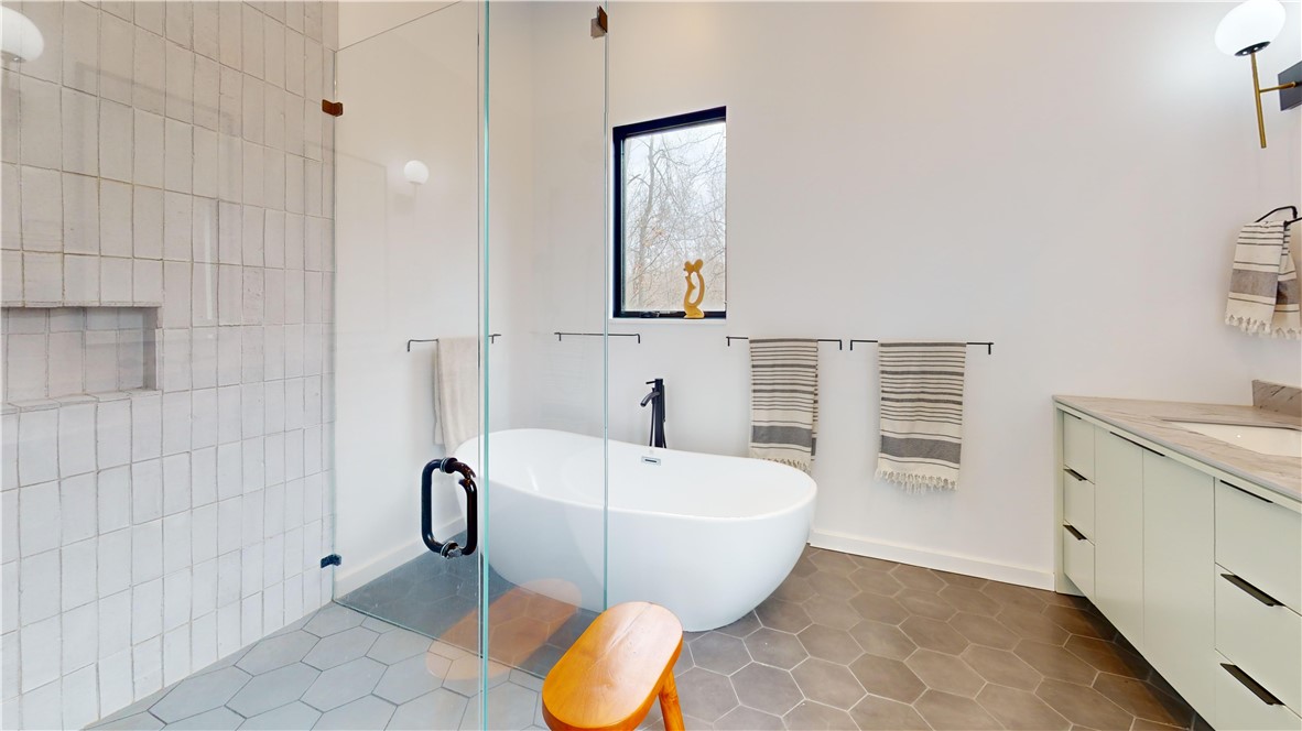 296 Stony Hollow Road Tiverton, RI 02878 - Photo 15 of 23