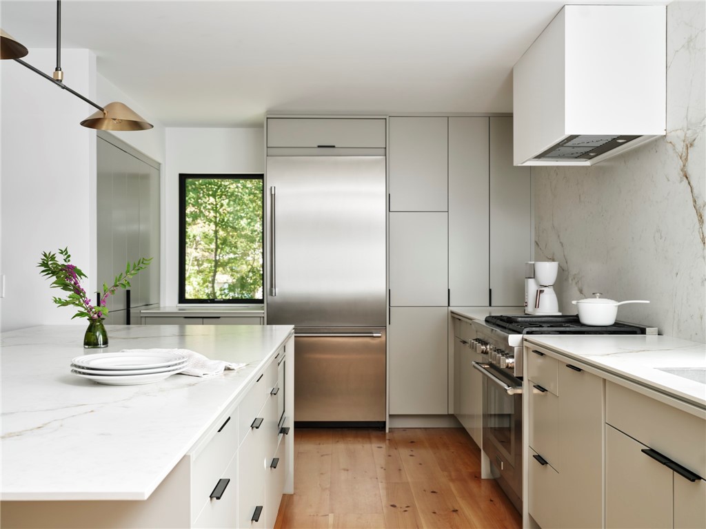 296 Stony Hollow Road Tiverton, RI 02878 - Photo 2 of 23