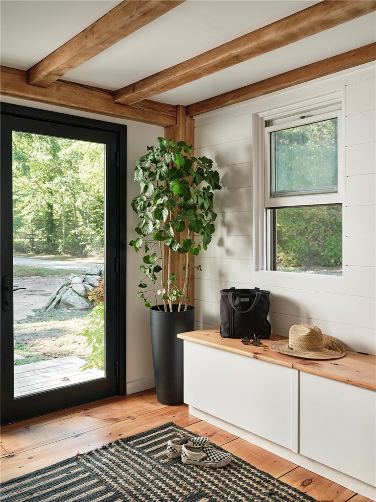 296 Stony Hollow Road Tiverton, RI 02878 - Photo 4 of 23