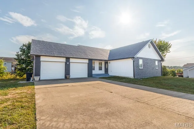 $338,600 | 20250 Simmons Road, Waynesville, MO 65583