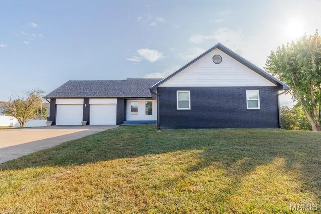 $338,600 | 20250 Simmons Road, Waynesville, MO 65583