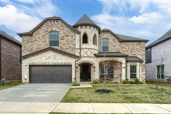 $599,999 | 5913 Painswick Drive, Aubrey, TX 76227