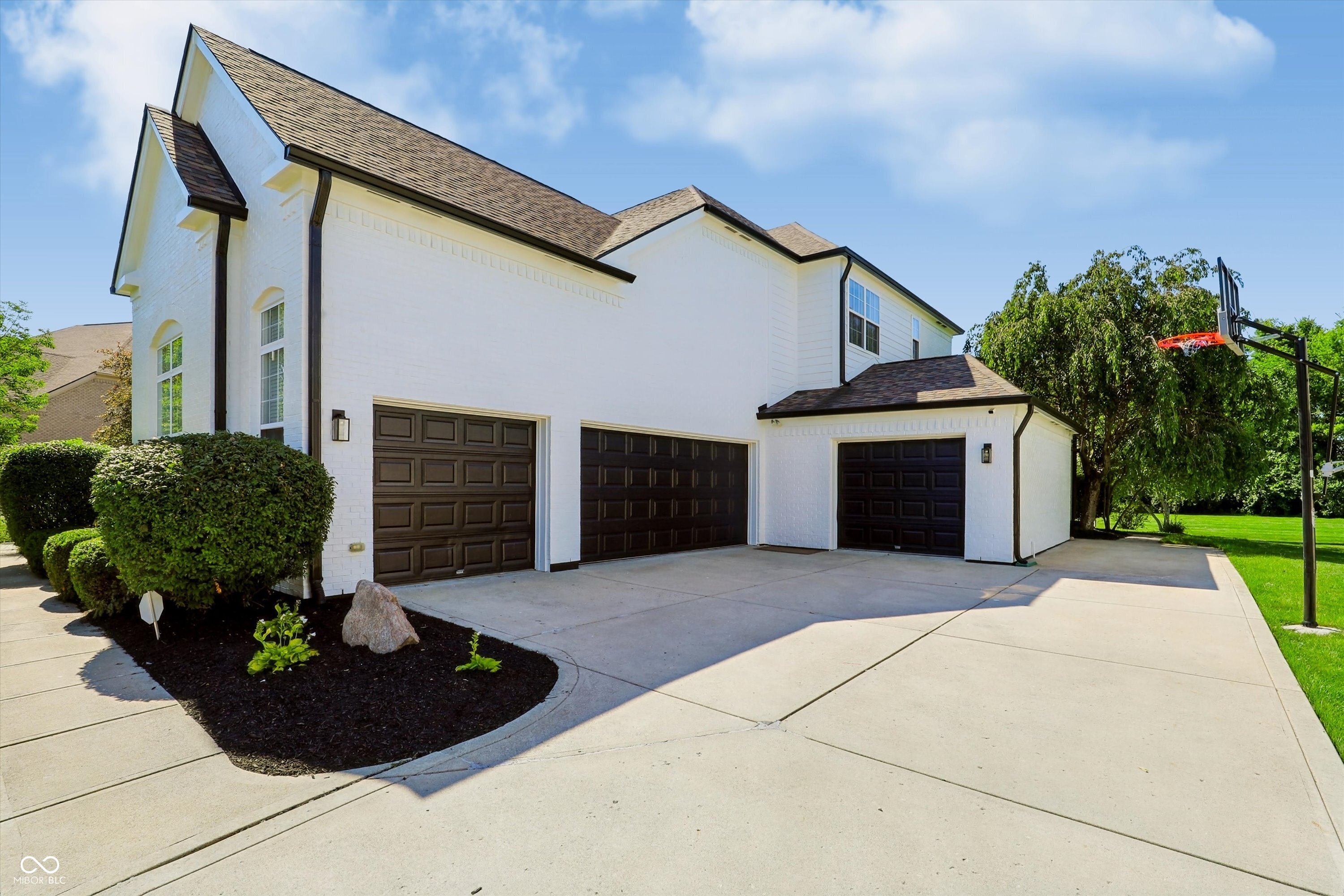 2569 Dawn Ridge Drive Carmel, IN 46074 - Photo 2 of 56