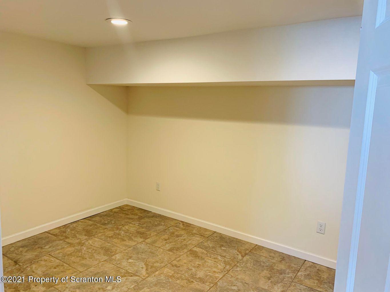 2027 Green Ridge Street Dunmore, PA 18512 - Photo 12 of 15 20190528221745192294000000-o