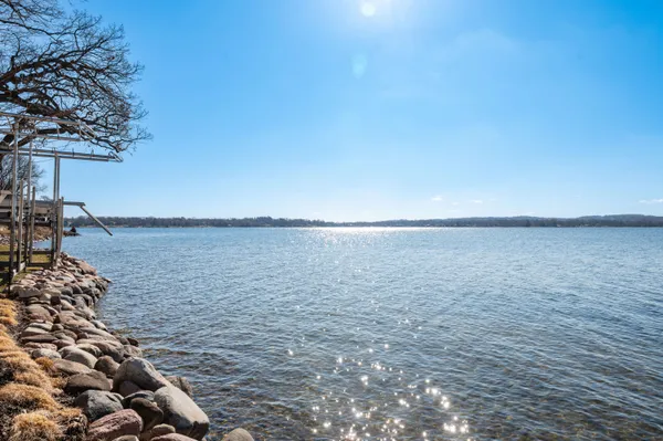 $5,995,000 | N30W28853 West Lakeside Drive, Delafield, WI 53072