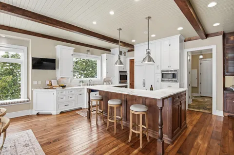$5,995,000 | N30W28853 West Lakeside Drive, Delafield, WI 53072