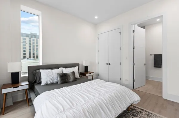 $4,595 | 159 West North Avenue, Unit 207, Chicago, IL 60610