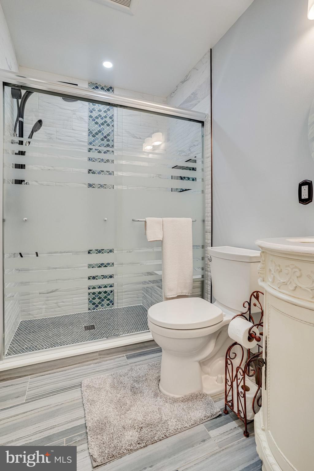 8729 Redman Street Springfield, VA 22153 - Photo 14 of 23 Hall bathroom