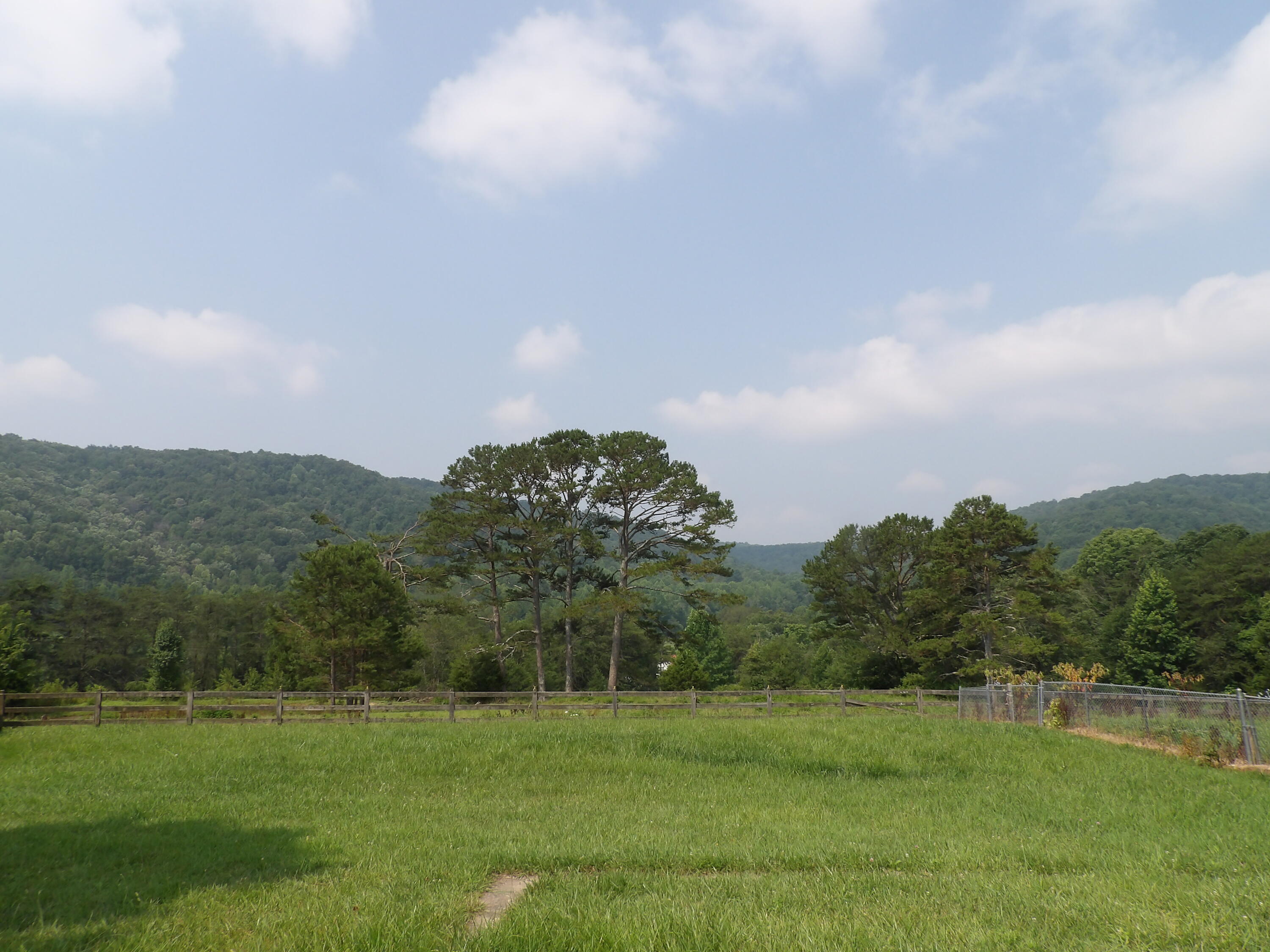 11370 Brockdell Road Pikeville, TN 37367 - Photo 9 of 32 100_5680