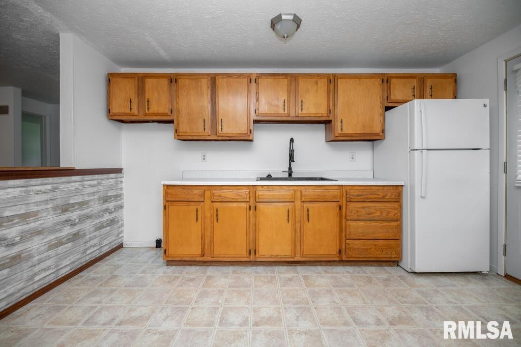2003 Chicory Road Pekin, IL 61554 - Photo 11 of 35 Gallery Image 11