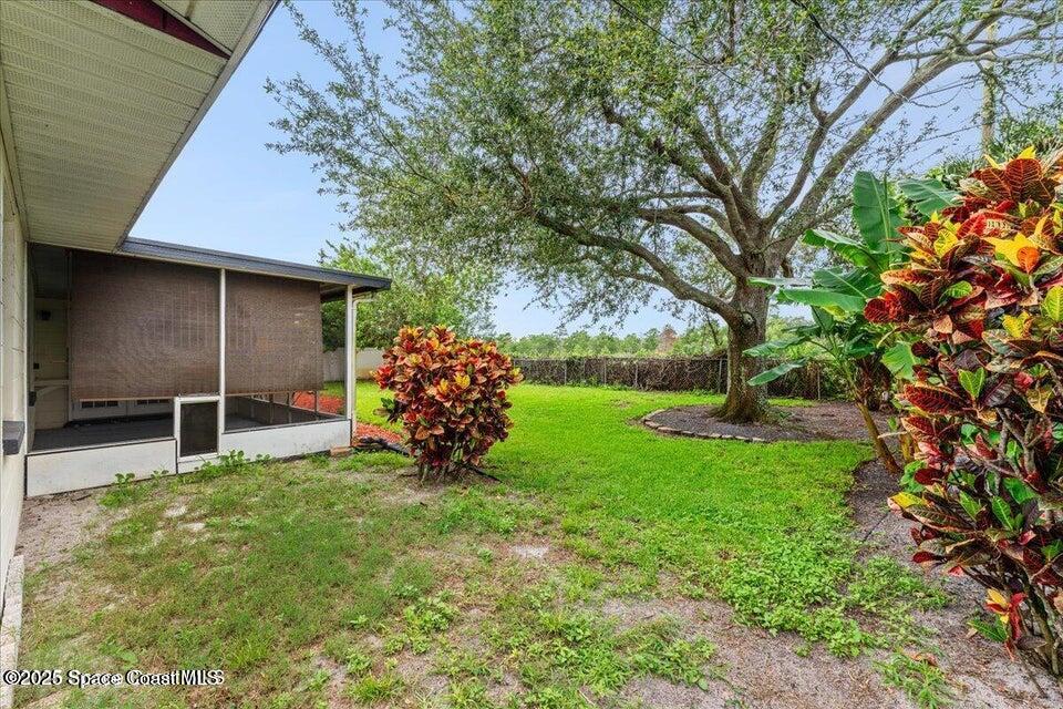 1527 Spruce Road Melbourne, FL 32935 - Photo 16 of 24 backyard