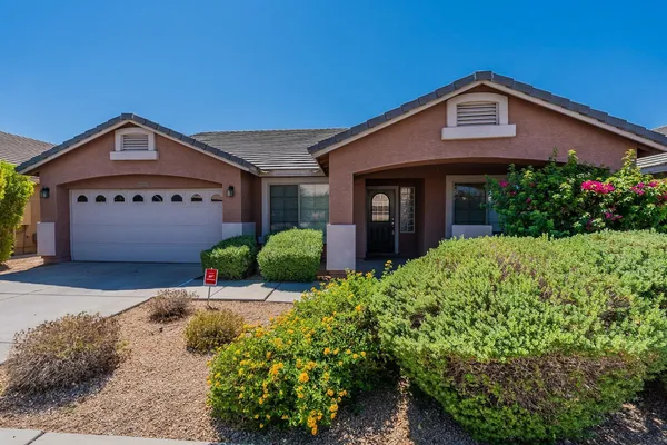 $2,495 | 3713 East Utopia Road, Phoenix, AZ 85050