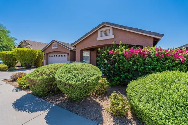 $2,495 | 3713 East Utopia Road, Phoenix, AZ 85050