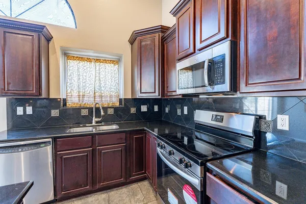 $2,495 | 3713 East Utopia Road, Phoenix, AZ 85050