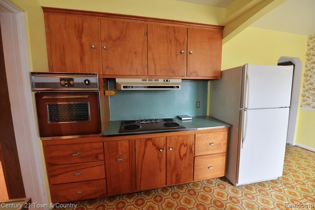 4419 Crooks Road Royal Oak, MI 48073 - Photo 3 of 20