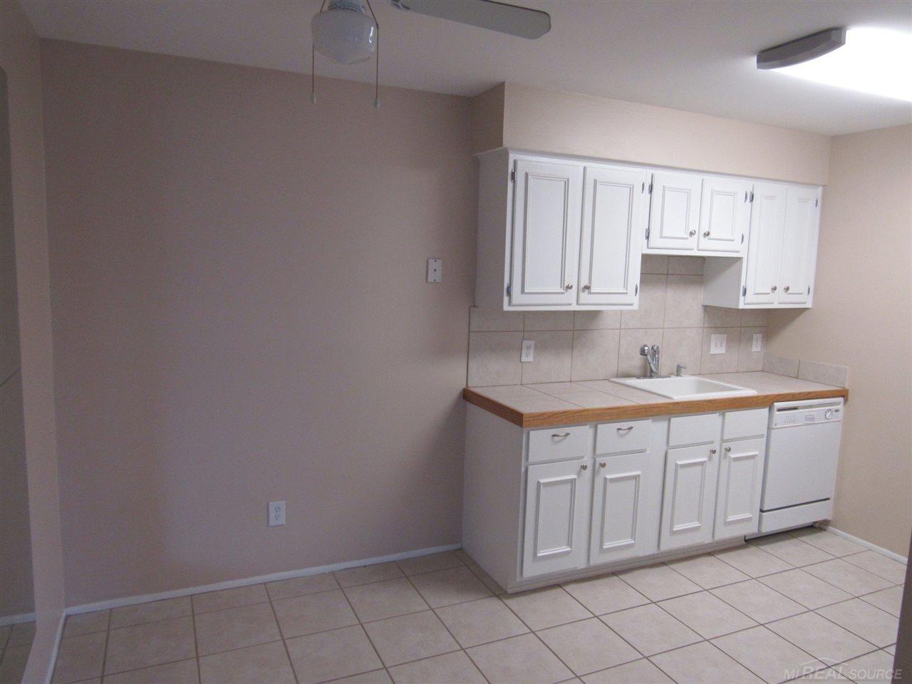763 West Maple Road Clawson, MI 48017 - Photo 22 of 36 31261299-21.JPG
