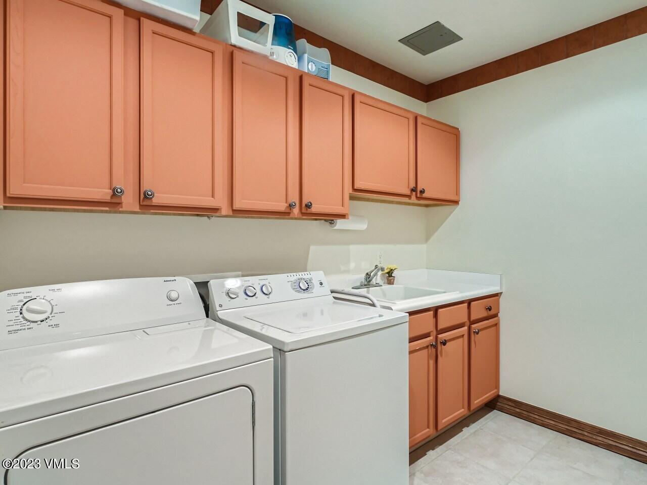 225 Main Street, Unit R203 Edwards, CO 81632 - Photo 22 of 24 Large Laundry Room