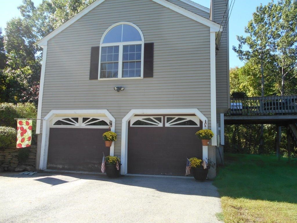 34 Gowing Road Hudson, NH 03051 - Photo 2 of 20