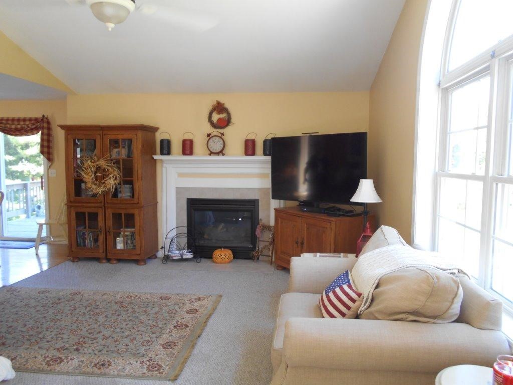 34 Gowing Road Hudson, NH 03051 - Photo 11 of 20