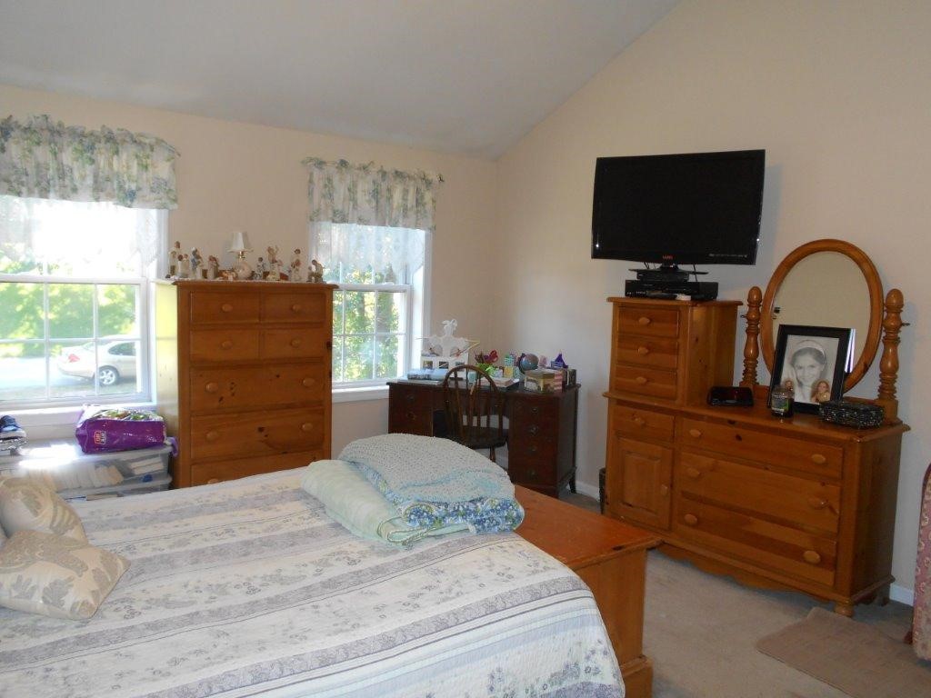 34 Gowing Road Hudson, NH 03051 - Photo 13 of 20