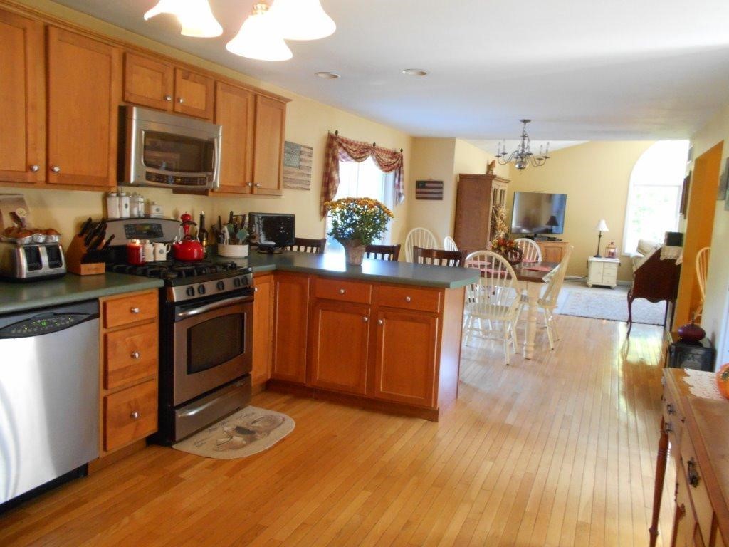 34 Gowing Road Hudson, NH 03051 - Photo 4 of 20