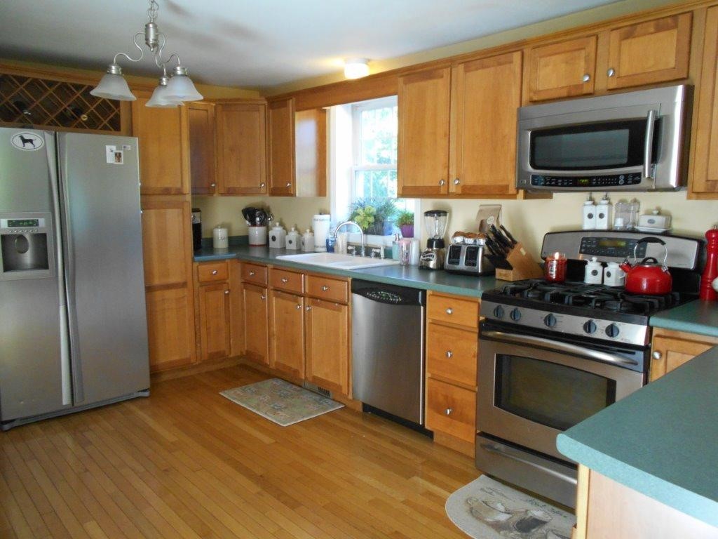 34 Gowing Road Hudson, NH 03051 - Photo 5 of 20