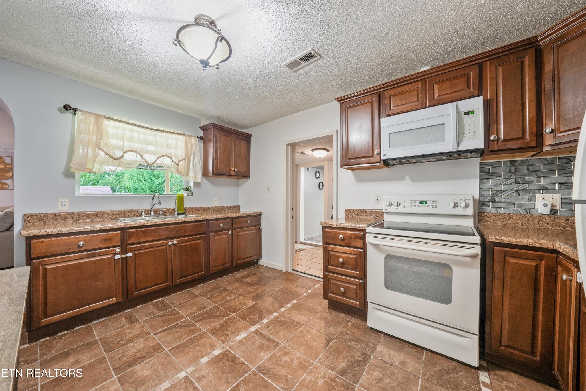 4618 Central View Road Knoxville, TN 37912 - Photo 9 of 23 Gallery Image 9