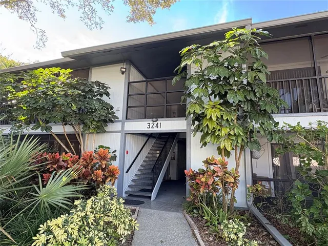 $189,000 | 3241 Fox Chase Circle, Unit 204, Palm Harbor, FL 34683