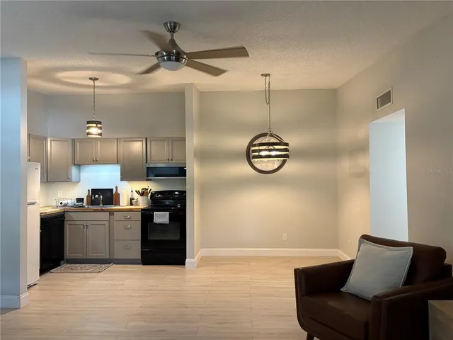 $189,000 | 3241 Fox Chase Circle, Unit 204, Palm Harbor, FL 34683