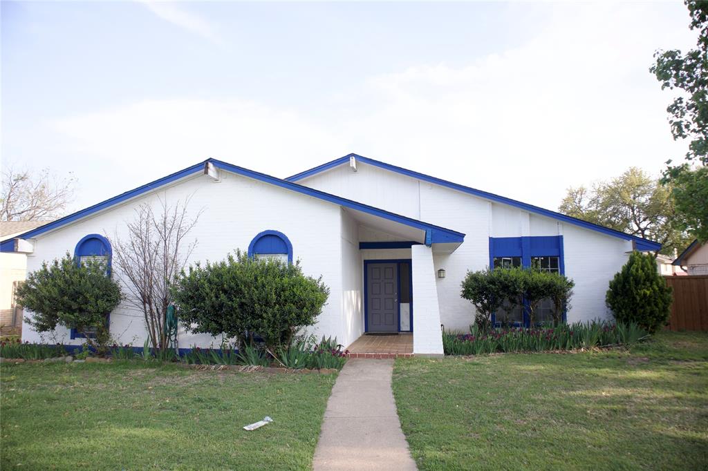 1922-j J J J Pearce Drive Richardson, TX 75081 - Photo 1 of 1 View of front of house with fence and a front lawn