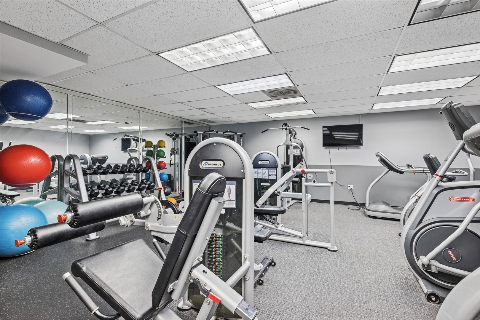 6030 North Sheridan Road, Unit 1506 Chicago, IL 60660 - Photo 15 of 16