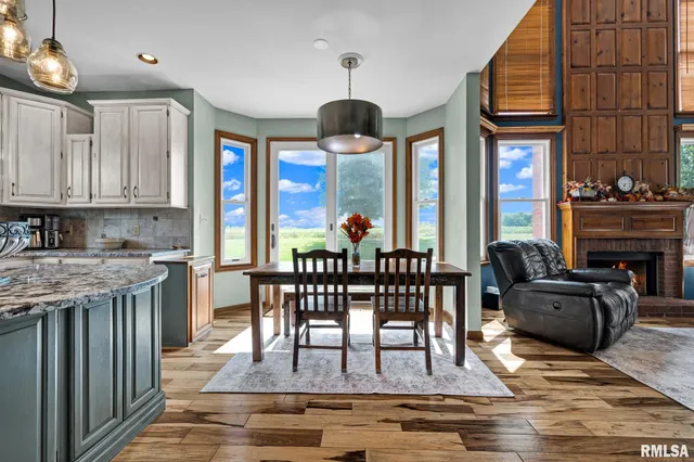 $449,900 | 530 Goodsill Drive, East Galesburg, IL 61430