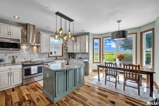 $449,900 | 530 Goodsill Drive, East Galesburg, IL 61430