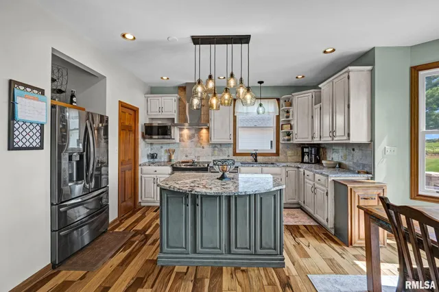 $449,900 | 530 Goodsill Drive, East Galesburg, IL 61430