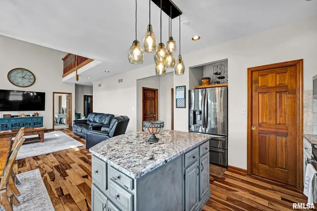 $449,900 | 530 Goodsill Drive, East Galesburg, IL 61430