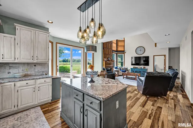 $449,900 | 530 Goodsill Drive, East Galesburg, IL 61430