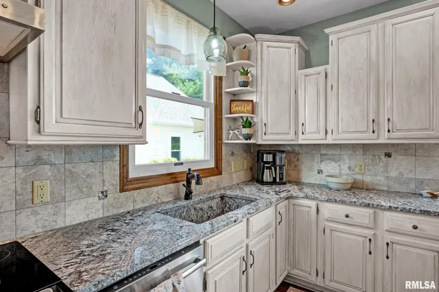 $449,900 | 530 Goodsill Drive, East Galesburg, IL 61430