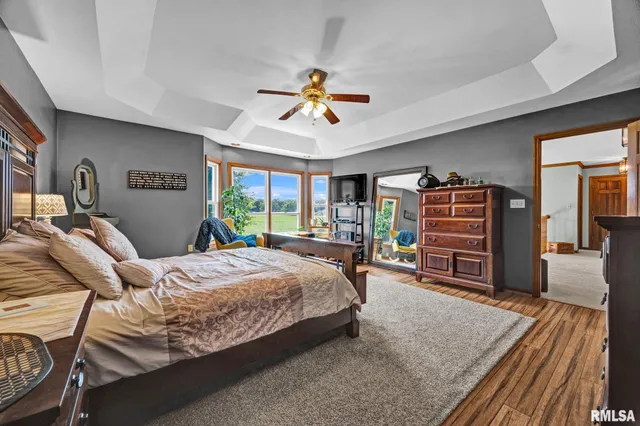 $449,900 | 530 Goodsill Drive, East Galesburg, IL 61430