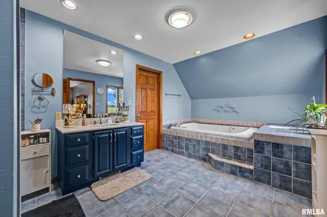 $449,900 | 530 Goodsill Drive, East Galesburg, IL 61430