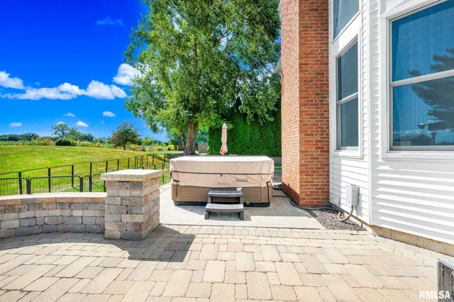 $449,900 | 530 Goodsill Drive, East Galesburg, IL 61430