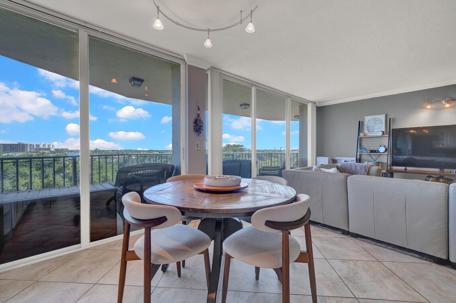 859 Jeffery Street, Unit 7050 Boca Raton, FL 33487 - Photo 9 of 37 Dining Area