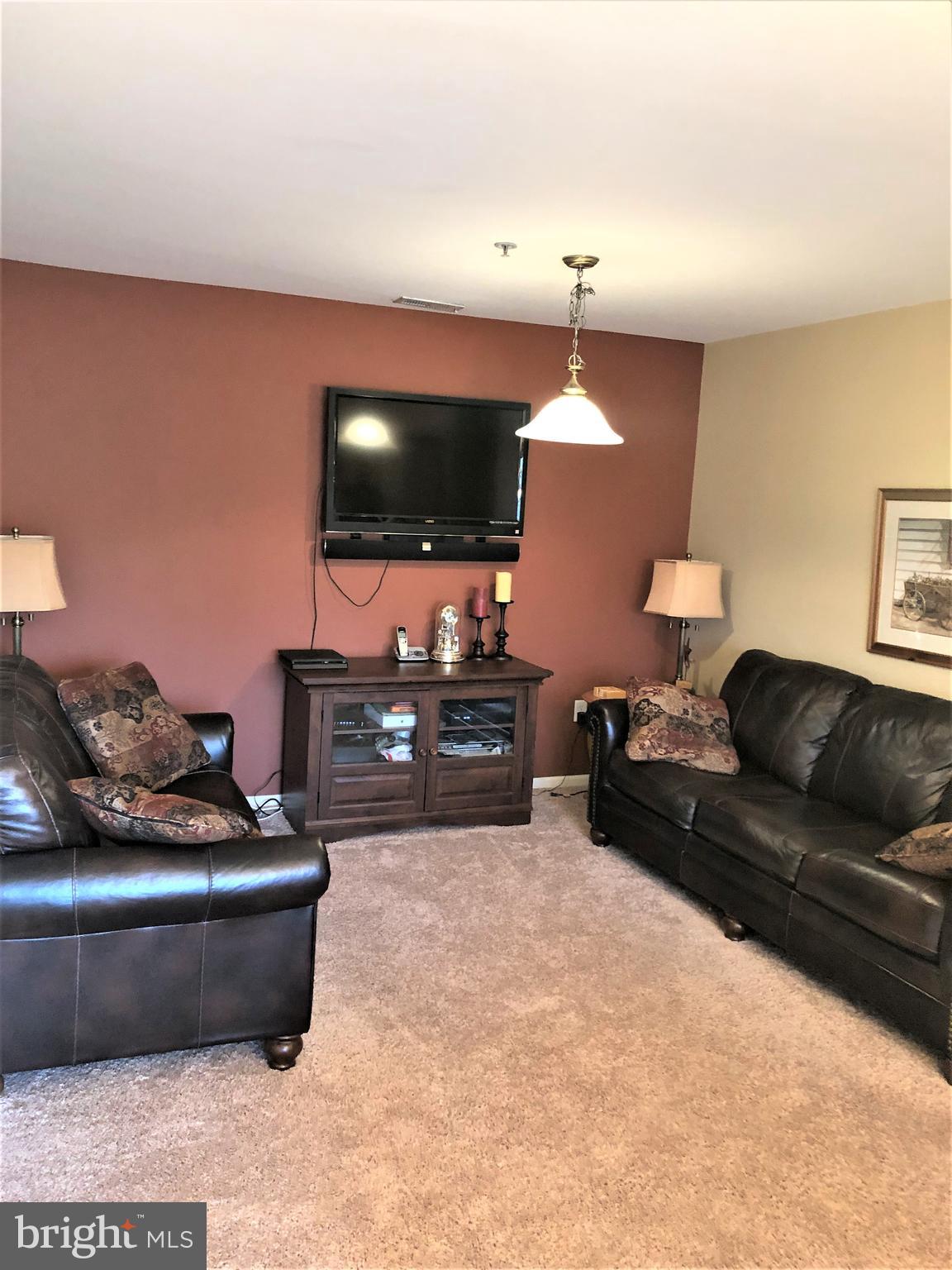 109 Natalie Road Delran, NJ 08075 - Photo 3 of 16 Living Room